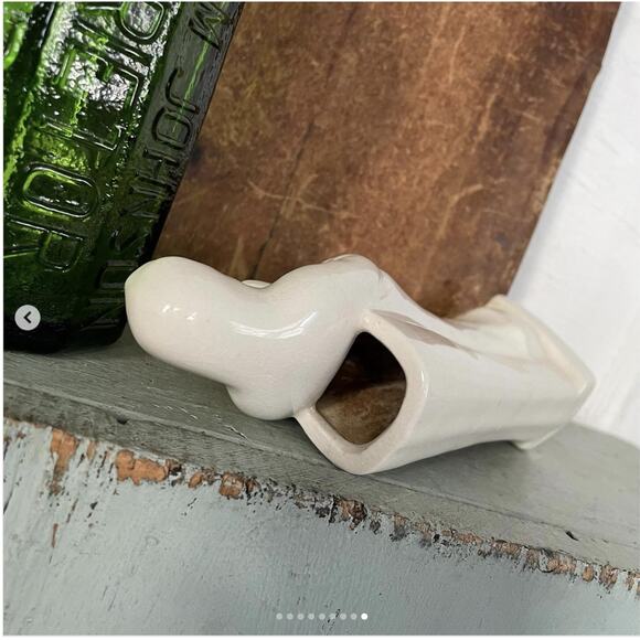 Vintage White Porcelain Ceramic Mother Mary Madonna Bud Vase Statue Crazing - Picture 9 of 9